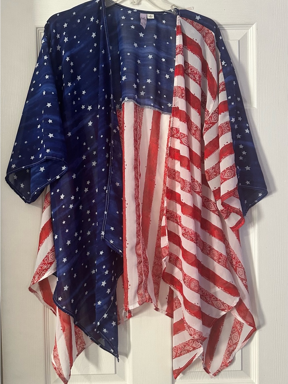 Alya Navy Star Print Kimono is a size Small.